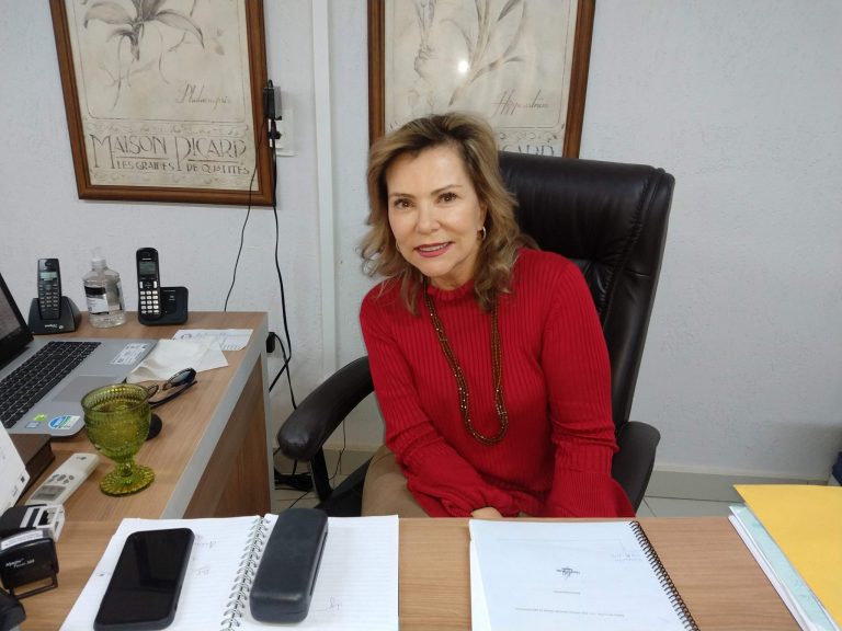 “NINGUÉM MAIS DO QUE EU, QUER QUE O CASO DAS CESTAS BÁSICAS SEJA ESCLARECIDO E OS ENVOLVIDOS PENALIZADOS”, DISSE ADRIETE ELIAS EM ENTREVISTA AO BLOG DO BADIINHO; TERCEIRA IDADE SERÁ TRANSFERIDA DE LOCAL COM POSSÍVEL LEILÃO DO ESTÁDIO DO CRAC