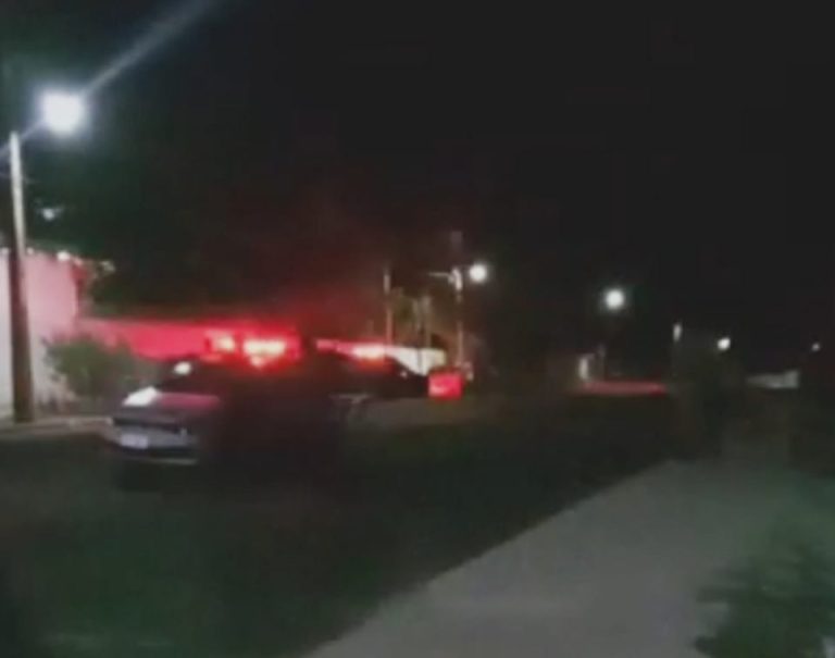 EM VIANÓPOLIS, HOMEM QUE TEVE CARRO ROUBADO FOI TRAZIDO PARA CATALÃO PELOS BANDIDOS E ABANDONADO NA GO 330; PM LOCALIZOU CRIMINOSOS EM TRÊS RANCHOS, ONDE HOUVE TROCA DE TIROS