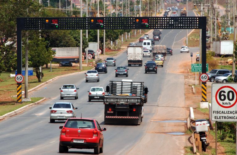 BOLSONARO MANDA SUSPENDER USO DE RADARES NAS RODOVIAS FEDERAIS DE TODO O PAÍS