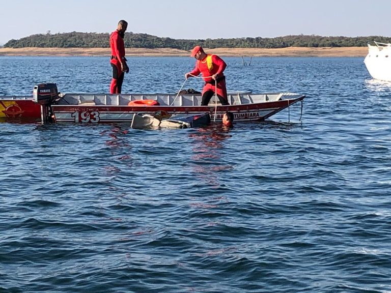 CORPO DE BOMBEIROS DIVULGA VÍDEO DA QUEDA DE HELICÓPTERO NO LAGO DAS BRISAS, EM BURITI ALEGRE-GO; ASSISTA NO BLOG DO BADIINHO