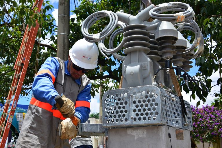ENEL ANUNCIA NOVO PLANO PARA AUMENTAR CAPACIDADE DA REDE DE ENERGIA EM GOIÁS