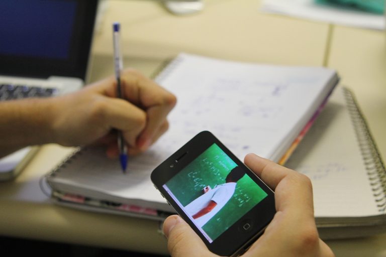 FIM DO SISTEMA DE ENSINO DE JOVENS E ADULTOS COM AULAS PRESENCIAIS PARA O ENSINO MÉDIO; EJA EM GOIÁS SERÁ POR MEIO DE ENSINO A DISTÂNCIA