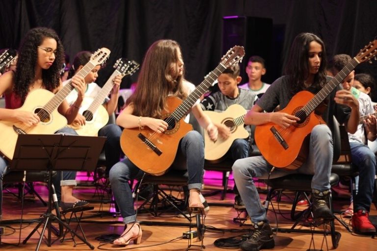 APRENDA VIOLÃO E CANTO CORAL GRÁTIS EM CATALÃO; INSCRIÇÕES COMEÇARAM HOJE E VÃO ATÉ O DIA 09 DE AGOSTO