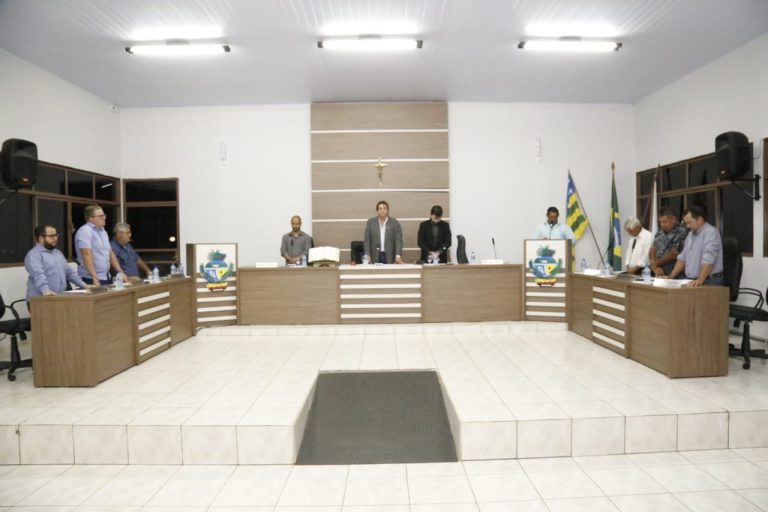 VEREADORES DE OPOSIÇÃO COBRAM ENVIO DE BALANCETES DA PREFEITURA DE OUVIDOR; VEJA A TRANSMISSÃO FEITA AO VIVO DA 19ª SESSÃO LEGISLATIVA DE OUVIDOR