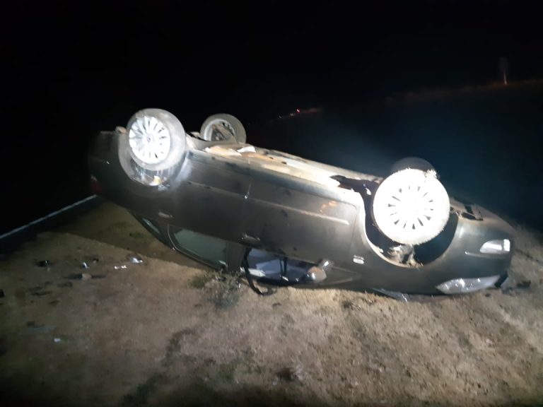 AO DESVIAR DE ANIMAL SILVESTRE NA BR-050, CONDUTORA PERDE O CONTROLE, SAÍ DA PISTA E CAPOTA CARRO DE PASSEIO