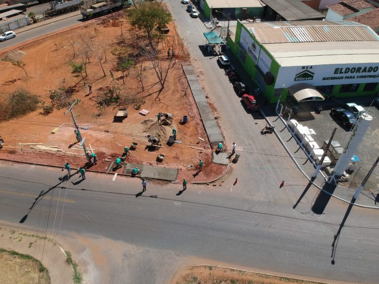 DADO O PONTAPÉ INICIAL NA CONSTRUÇÃO DO DINO’S PARQUE ECOLÓGICO NO BAIRRO ELDORADO; CALÇADAS SERÃO FINALIZADAS NESTE SÁBADO (24/08)