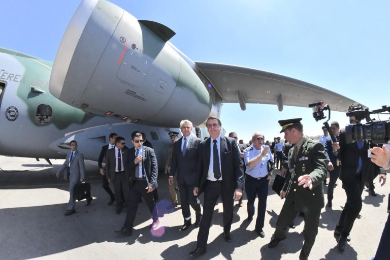 “ANÁPOLIS RECEBE O QUE EXISTE DE MAIS MODERNO NO MUNDO”, DIZ CAIADO NA ENTREGA DO AVIÃO KC-390 À FAB