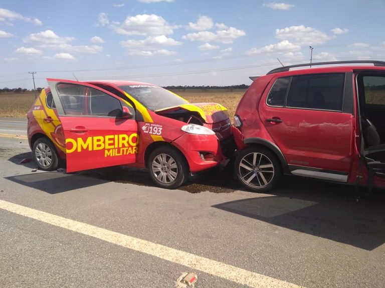 CARRO DO CORPO DE BOMBEIROS SE ENVOLVE EM ACIDENTE NA GO 210 ENTRE GOIANDIRA E CATALÃO