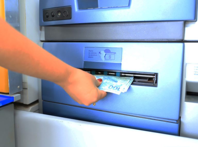 GOVERNO QUER IMPOSTO DE 0,04% PARA SAQUE E DEPÓSITO EM DINHEIRO