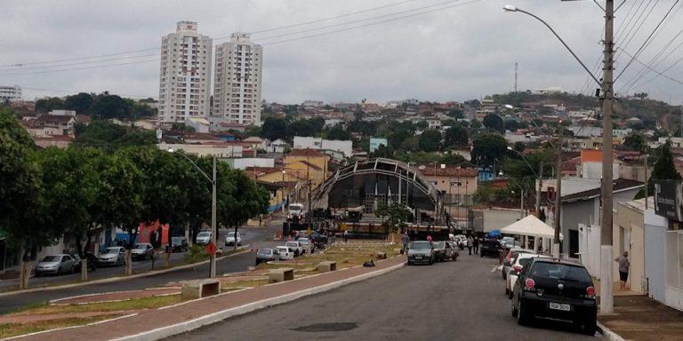 SHOW DE LUAN SANTANA DEVE ATRAIR CERCA DE 30 MIL PESSOAS PARA EVENTO DE INAUGURAÇÃO DA OBRA DE EXTENSÃO DA CANALIZAÇÃO DO CÓRREGO PIRAPITINGA