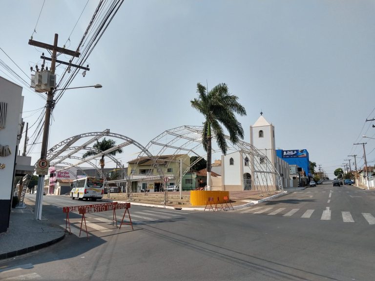 LARGO DO ROSÁRIO COMEÇA A RECEBER ESTRUTURA PARA 143ª FESTA EM LOUVOR A NOSSA SENHORA DO ROSÁRIO