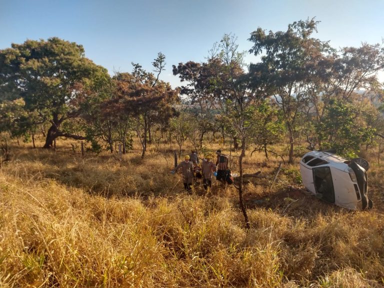 NOVE PESSOAS FICARAM FERIDAS EM DOIS CAPOTAMENTOS NA GO 330, ENTRE CATALÃO, OUVIDOR E TRÊS RANCHOS
