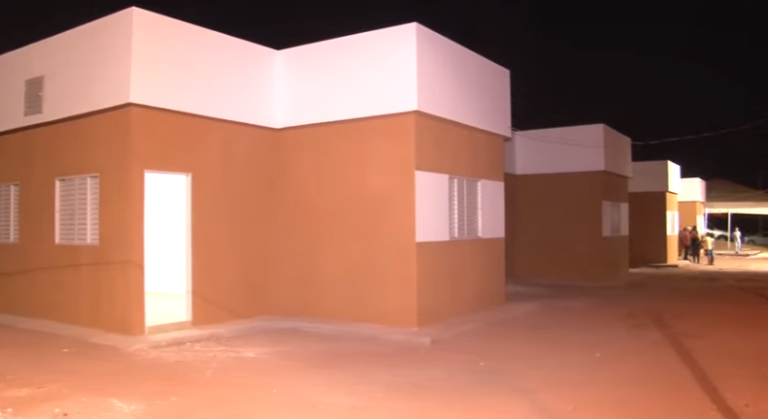 PREFEITURA DE CATALÃO FEZ ENTREGA A CUSTO ZERO DE 23 MORADIAS PARA FAMÍLIAS DE BAIXA RENDA