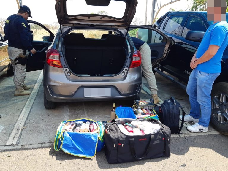 PRF DE CATALÃO APREENDE VEÍCULO COM MERCADORIAS DO PARAGUAI