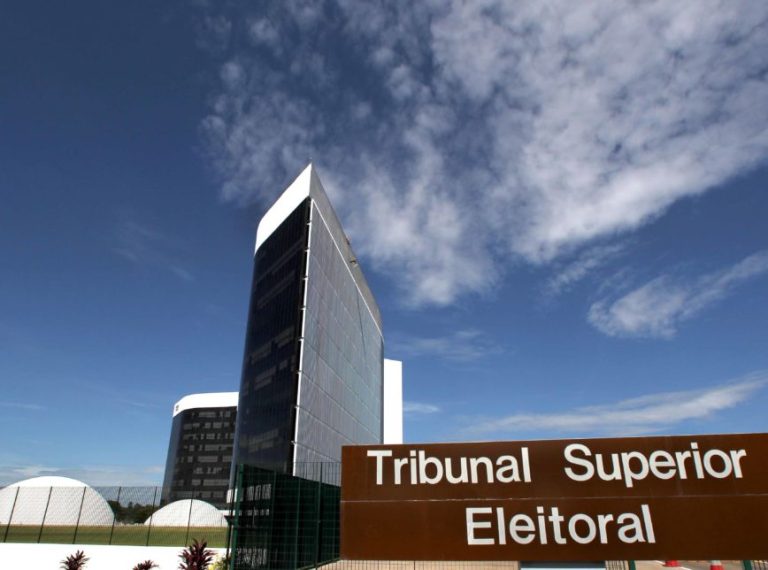 TSE DECIDE QUE CANDIDATURAS LARANJAS LEVAM À CASSAÇÃO DE TODA A CHAPA