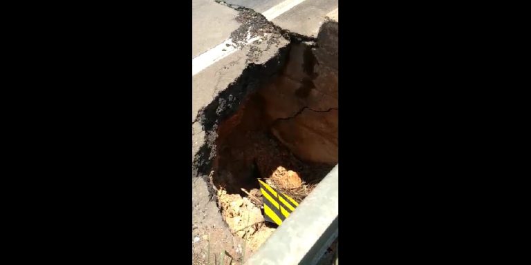 USUÁRIOS DA GO 330, ENTRE IPAMERI E CATALÃO, ALERTAM PROBLEMA NO ENCABEÇAMENTO NA PONTE DO RIO VERÍSSIMO; EM NOTA, PREFEITURA DE CATALÃO DISSE QUE ACIONOU GOINFRA, QUE INICIARÁ REPAROS NA PRÓXIMA SEGUNDA (28/10)