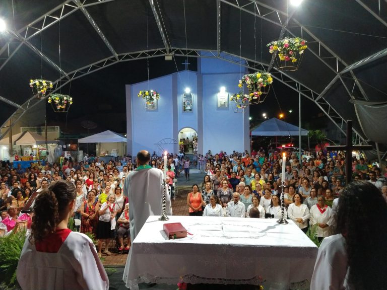 MISSA DE ABERTURA E REZA DO TERÇO MARCARAM A PARTE RELIGIOSA NO 1º DIA DE FESTA DO ROSÁRIO; HOJE ACONTECERÁ A MISSA CONGA, DEDICADA AS CONGADAS DE CATALÃO