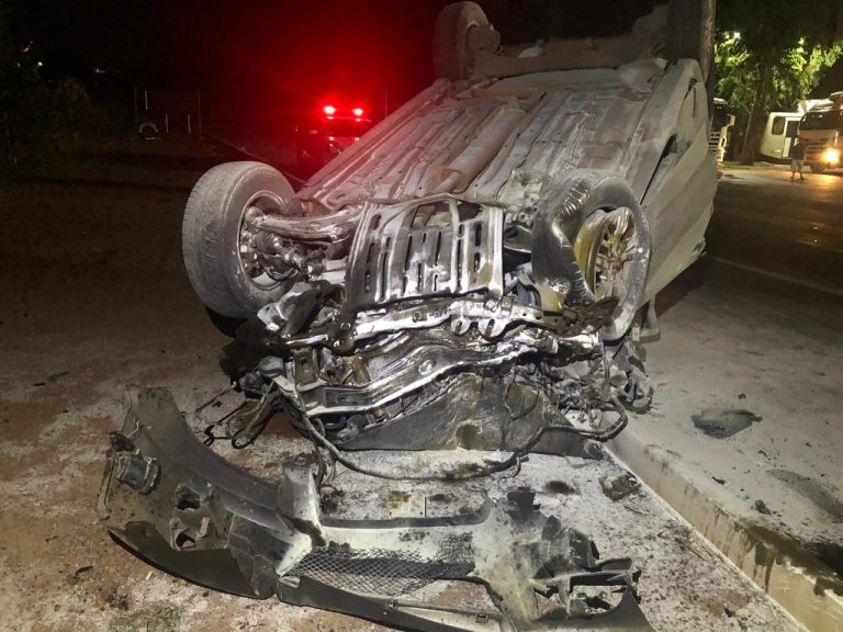 ACIDENTE ENTRE VEÍCULO DE PASSEIO E CAMINHÃO NA GO 330, EM IPAMERI, DEIXOU UMA PESSOA FERIDA