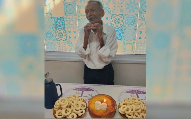 IDOSO DE 89 ANOS VISITA POSTO DE SAÚDE TODOS OS DIAS E GANHA ATÉ FESTA DE ANIVERSÁRIO