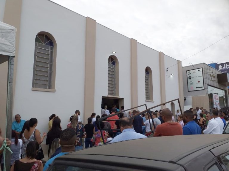 NO DIA DE NOSSA SENHORA DO ROSÁRIO, TERÇO DA MANHÃ FICA COMPLETAMENTE LOTADO; A NOITE ACONTECERÁ MISSA DE COROAÇÃO DE NOSSA SENHORA NO LARGO DO ROSÁRIO