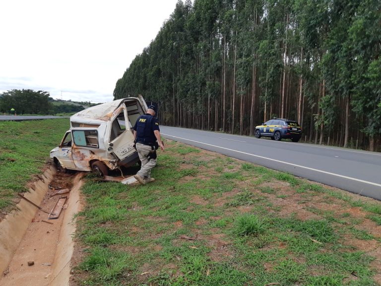 CATALÃO: HOMEM FURTA AMBULÂNCIA E CAPOTA O VEÍCULO NA BR 050