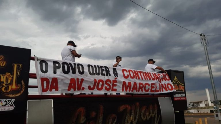 CENTENAS DE PESSOAS PROTESTARAM NA BR 050 PELA CONSTRUÇÃO DE VIADUTOS; EVENTO FOI REALIZADO POR MORADORES DOS BAIRROS PONTAL NORTE, CASTELO BRANCO E ADJACÊNCIAS