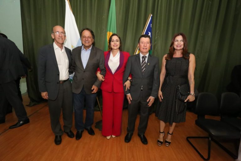 REITORA PRO TEMPORE DA UNIVERSIDADE FEDERAL DE CATALÃO (UFCAT) FOI APRESENTANDA A COMUNIDADE ACADÊMICA E A SOCIEDADE CATALANA