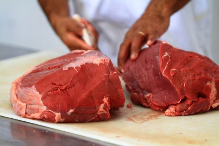 PREÇO DA CARNE SOBE QUASE 18% EM DEZEMBRO E ACELERA INFLAÇÃO NO MÊS