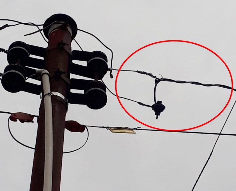 APÓS BLOG DO BADIINHO NOTICIAR, ENEL PROMOVE REPAROS E FAMÍLIA CATALANA TERÁ NATAL DE MUITA LUZ