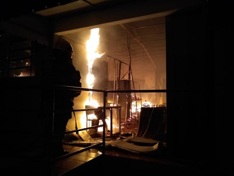 GOIÂNIA: INCÊNDIO EM CENTRO ESPÍRITA MOBILIZA CORPO DE BOMBEIROS