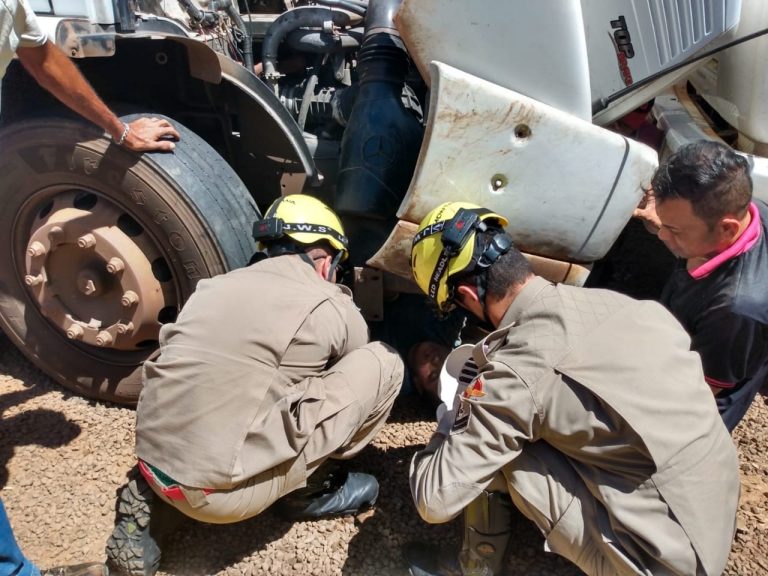 GIRO PELA REGIÃO: JOVEM DE 24 ANOS MORRE EM ACIDENTE DE MOTO ENTRE IPAMERI E CALDAS NOVAS; EM IPAMERI, MECÂNICOS FICARAM FERIDOS FAZENDO MANUTENÇÃO EM CAMINHÃO