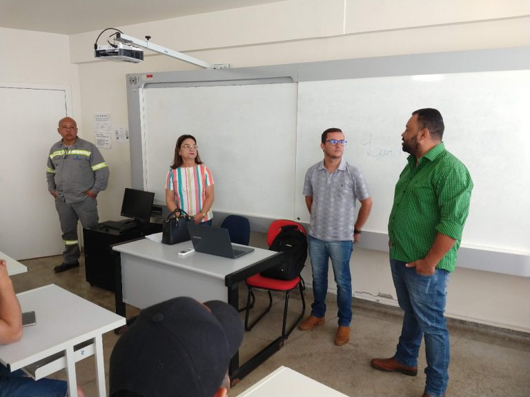 QUALIFICAÇÃO: INICIADO CURSO DE OPERADOR DE MÁQUINAS PESADAS EM CATALÃO