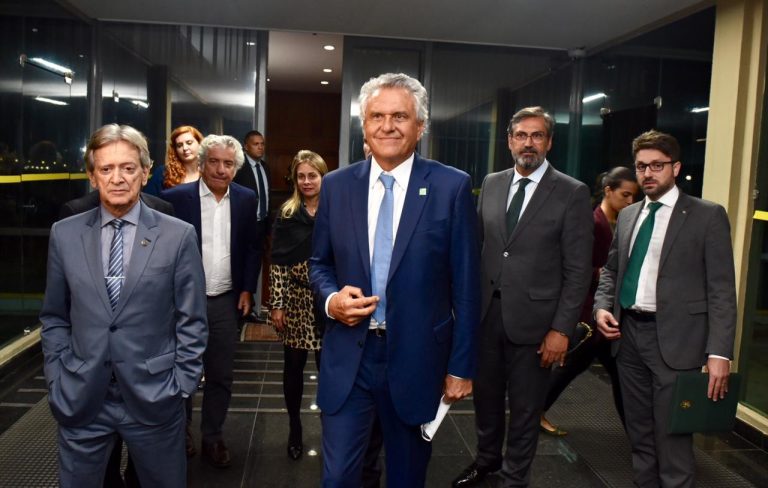 GOVERNADOR RONALDO CAIADO BUSCA RESPALDO NO MINISTÉRIO DE MINAS E ENERGIA PARA RESOLVER CRISE DO SETOR ENERGÉTICO EM GOIÁS