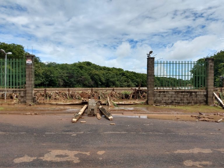 ESTADO DE ALERTA: TRÊS REPRESAS SE ROMPERAM COM TEMPORAL QUE CAIU EM CATALÃO, E REPRESA DO CLUBE DO POVO É MONITORADA; BOMBEIROS INTERDITARAM AV. RAULINA.F.PASCHOAL