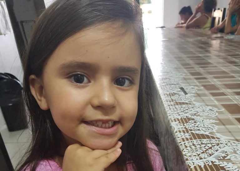 AGORA É OFICIAL: MENINA DE 5 ANOS QUE CAIU DE TOBOÁGUA RECEBEU ALTA HOSPITALAR E JÁ ESTÁ RETORNANDO PARA CATALÃO