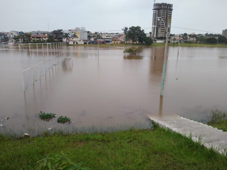 TEMPORAL CAUSA ESTRAGOS EM CATALÃO; VEJA ALGUNS VÍDEOS NO BLOG DO BADIINHO
