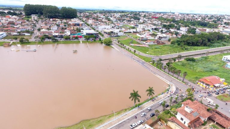 EM 3 HORAS, CHOVEU 146 MILÍMETROS EM CATALÃO, O QUE CAUSOU ESTRAGOS E DEIXA A CIDADE EM ESTADO DE ALERTA; PREVISÃO É DE MUITA CHUVA PARA HOJE