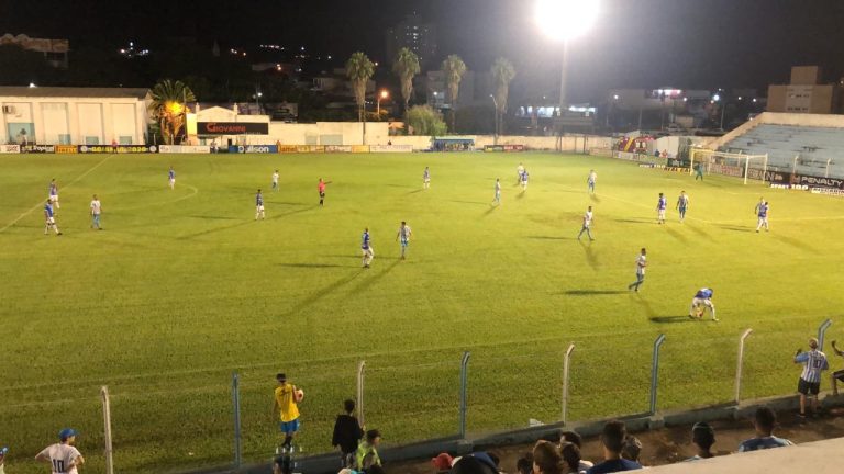 CRAC DE CATALÃO EMPATA NA ESTREIA DO GOIANÃO