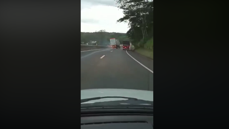 CAMINHÃO PERDE O FREIO E POR POUCO NÃO TOMBA NA BR 050, ENTRE ARAGUARI E UBERLÂNDIA-MG; VEJA O VÍDEO NO BLOG DO BADIINHO
