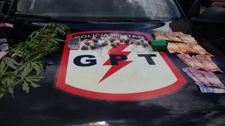 EM OUVIDOR, MULHER DE 40 ANOS E JOVEM DE 22 ANOS FORAM PRESOS PELA PM POR TRÁFICO DE DROGAS