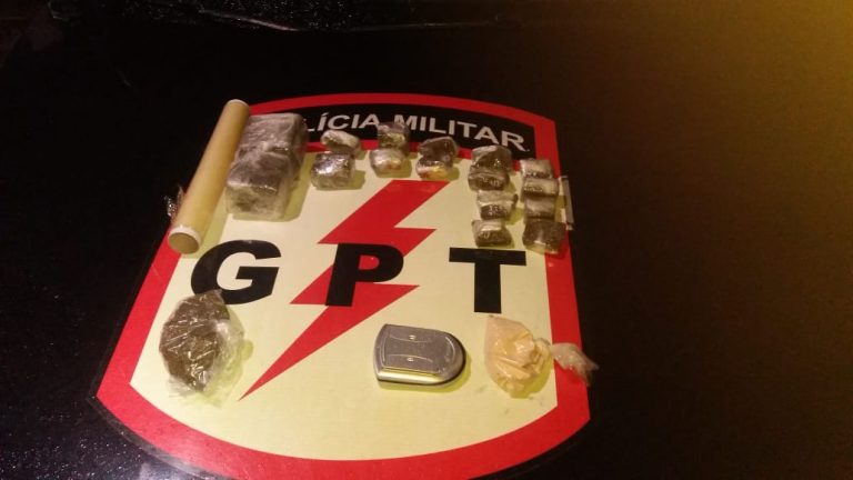 TRAFICANTE É PRESO PELO GRUPO DE PATRULHAMENTO TÁTICO (GPT) NA VILA CRUZEIRO, EM CATALÃO; DROGAS E BALANÇA DE PRECISÃO FORAM APREENDIDAS