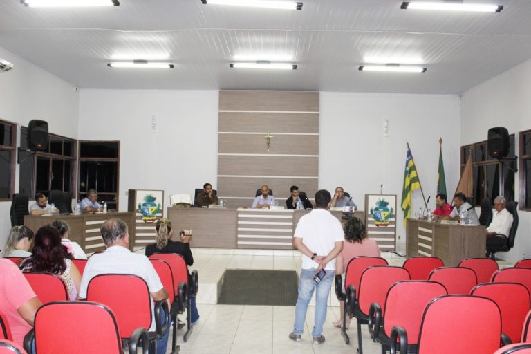 DEPOIS DA NOVA MESA DIRETORA TOMAR POSSE, VEREADORES DE OUVIDOR VOLTARAM AOS TRABALHOS LEGISLATIVO NA ÚLTIMA SEGUNDA-FEIRA (17)