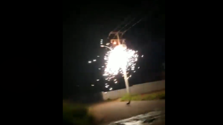 ALÔ ENEL: MORADORES DO LOTEAMENTO ESTRELA PEDEM PROVIDÊNCIAS EM TRANSFORMADOR QUE EXPLODIU