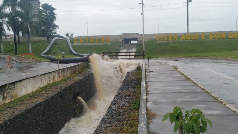 CHUVA DA MADRUGADA DESTA SEXTA FEIRA, EM CATALÃO, FOI DE QUASE 100 MILÍMETROS; CIDADE VOLTA A FICAR EM ESTADO DE ATENÇÃO, AFIRMA DEFESA CIVIL
