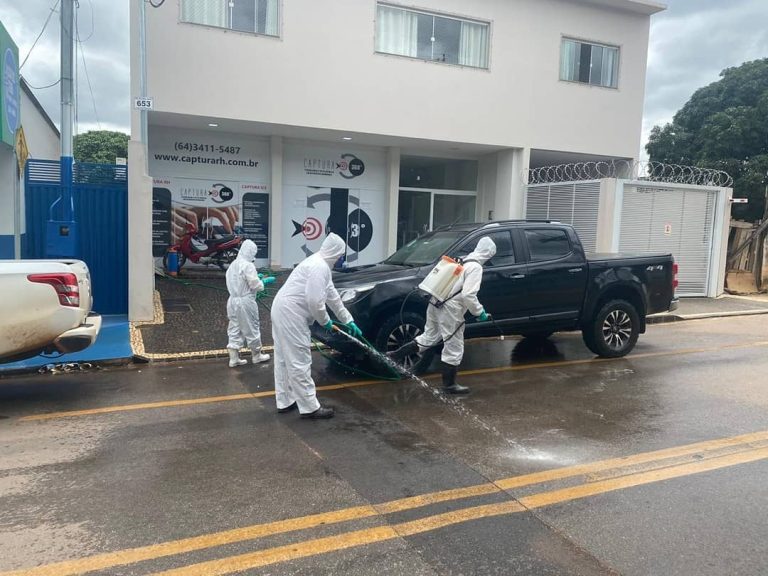 EM COMBATE A COVID-19, EMPRESA DE CATALÃO PROMOVEU HIGIENIZAÇÃO DE VEÍCULOS PARTICULARES; AMBULÂNCIAS DO SAMU, VIATURAS DA PM E DO CORPO DE BOMBEIROS, TAMBÉM FORAM HIGIENIZADAS