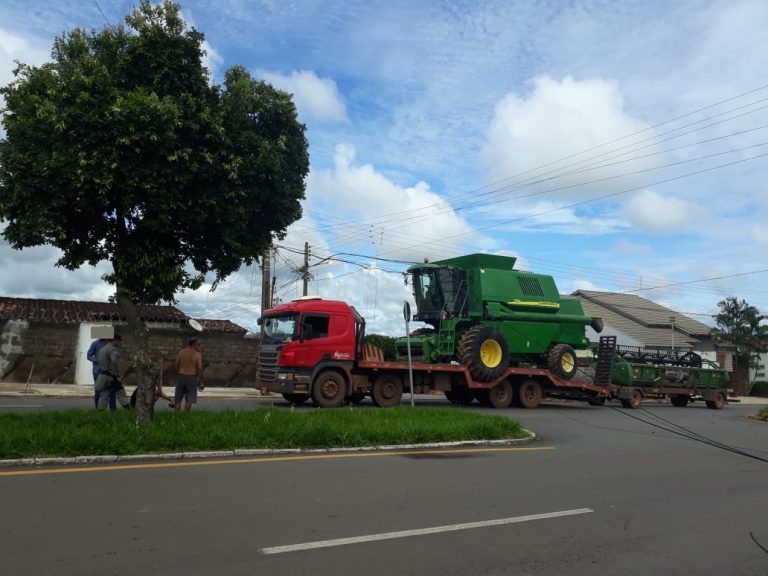 NOVAMENTE CAMINHÃO ARRANCA CABOS NA AVENIDA LEOPOLDO.E. DA ROCHA, NO BAIRRO SANTA TEREZINHA
