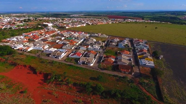 MORADORES DO RESIDENCIAL LIZ, ESTÃO ASSUSTADOS COM REGISTROS DE FURTOS E COM A PRESENÇA DE USUÁRIOS DE DROGAS; COMANDANTE DA PM AFIRMA QUE SETOR RECEBERÁ ATENÇÃO MAIOR