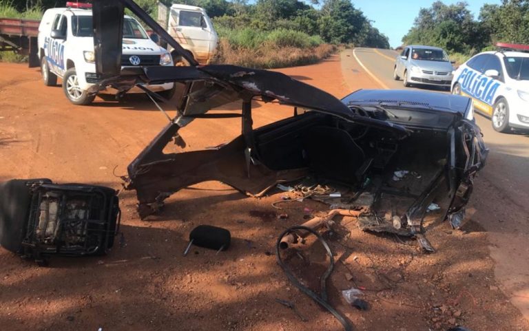CAMINHONETE DE ESCOLTA PRISIONAL E CARRO DE PASSEIO FICARAM DESTRUÍDOS EM ACIDENTE ENTRE IPAMERI E PIRES DO RIO