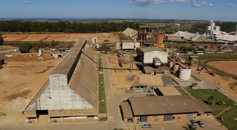 FAMILIARES DE FUNCIONÁRIOS DAS MINERADORES PEDEM QUE EMPRESAS PARALISEM PRODUÇÃO; SINDICATO DA CATEGORIA EMITE COMUNICADO ORIENTANDO EMPRESAS A LIBERAREM COLABORADORES A PARTIR DE SEGUNDA-FEIRA (23)