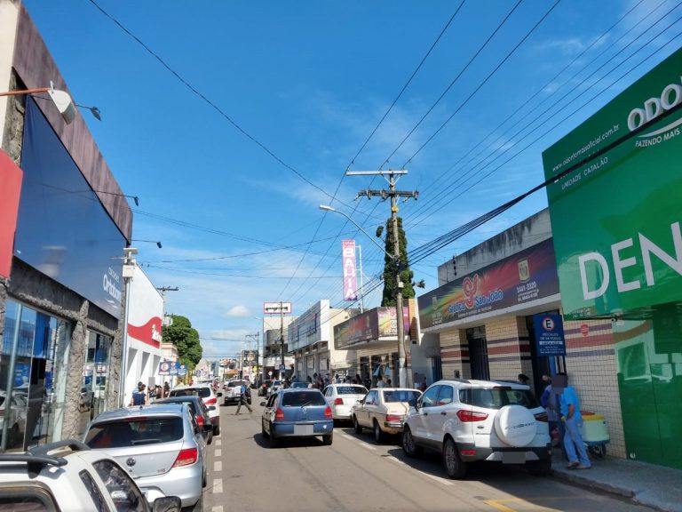 FILAS SE FORMAM NAS PORTAS DE CASAS LOTÉRICAS E AGÊNCIAS BANCÁRIAS DE CATALÃO